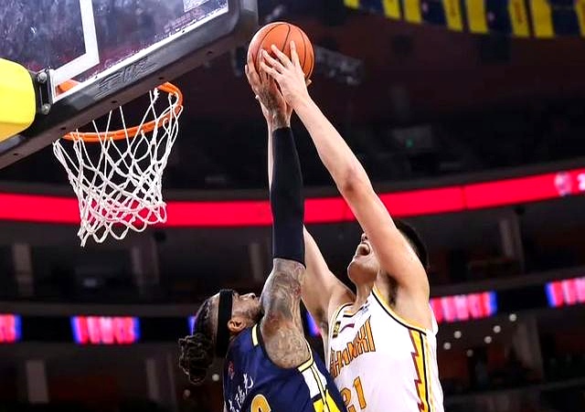 国际间草上对决冠军之路坎坷曲折的简单介绍